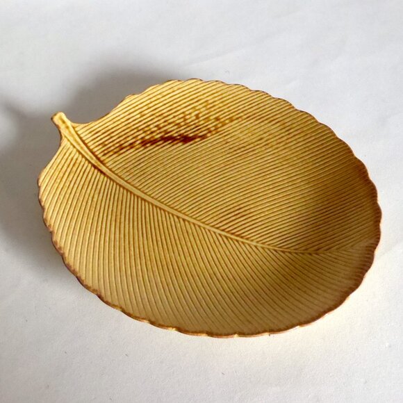 JAPAN JAPANESE 6.25” HANDCRAFTED PORCELAIN YELLOW LEAF DISH PLATE (NEW) - Picture 1 of 8